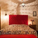 Otel Kitapevi
