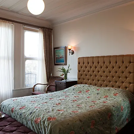 Otel Kitapevi